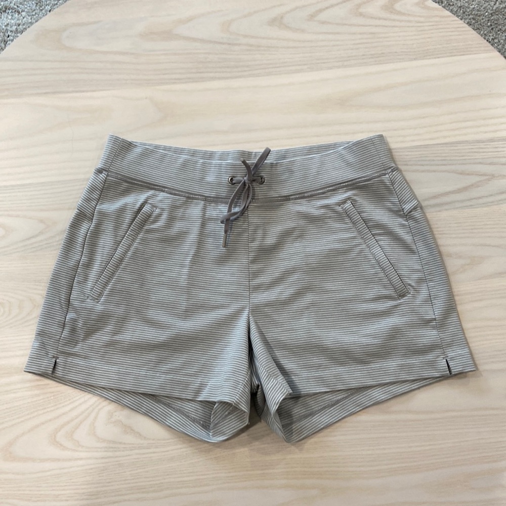 Athleta Size Small Stripped Shorts